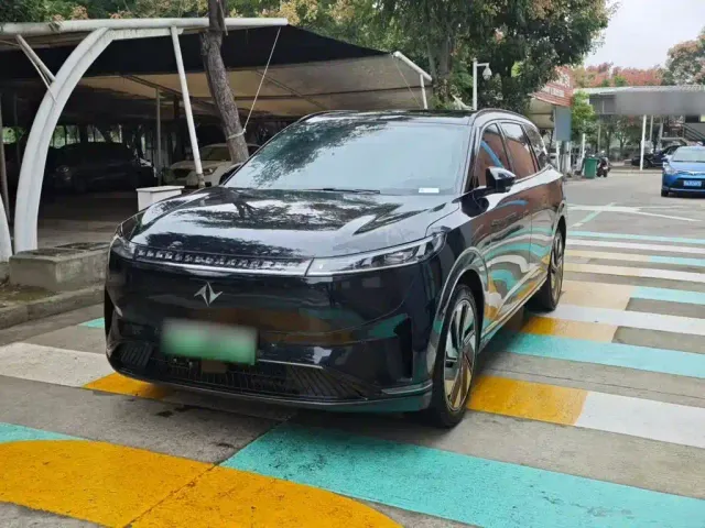Фотография автомобиля — Dongfeng eπ 008