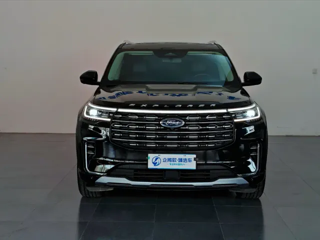 Ford Explorer — Фото автомобиля 2