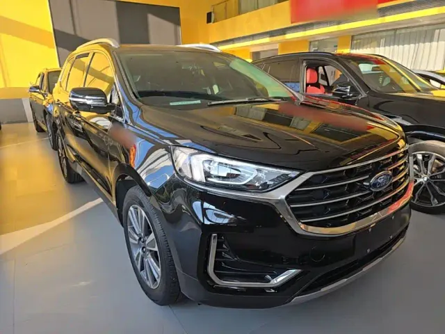 Ford Edge — Фото автомобиля 3