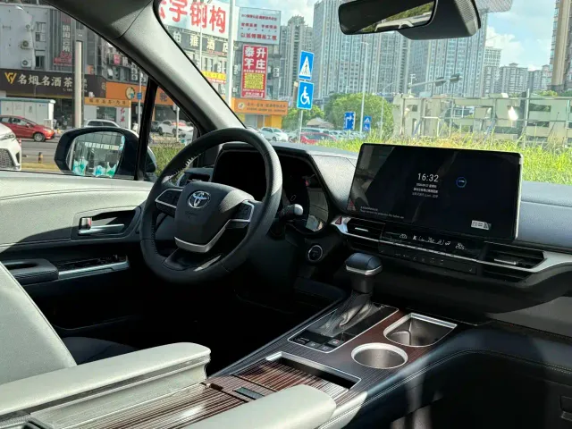 Toyota Granvia — Фото автомобиля 17