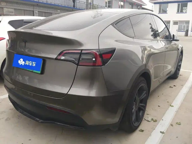 Tesla Model Y — Фото автомобиля 3