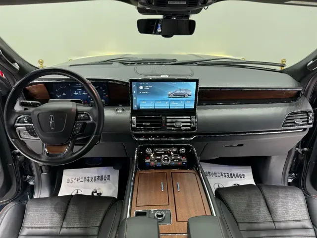 Lincoln Navigator — Фото автомобиля 6