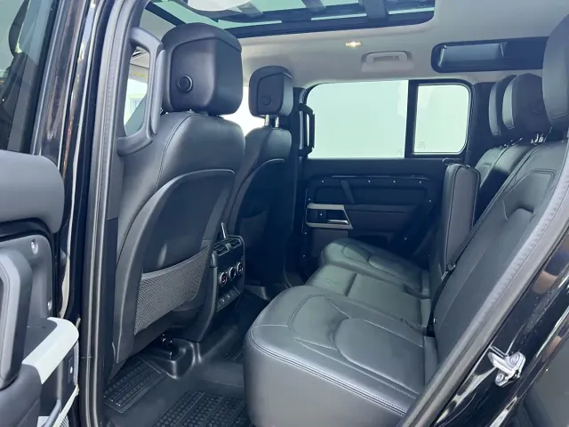 Land Rover Defender — Фото автомобиля 24