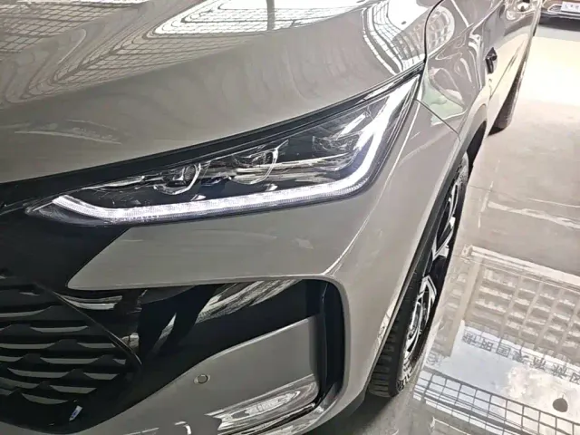 BYD Tang — Фото автомобиля 23