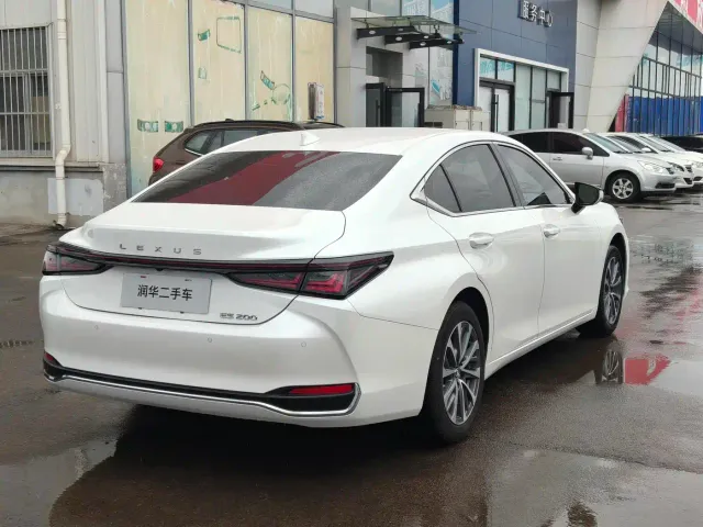 Lexus ES — Фото автомобиля 4
