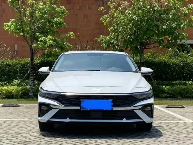 Hyundai Elantra — Фото автомобиля 2