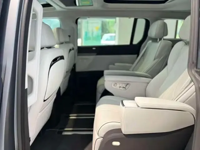 Xpeng X9 — Фото автомобиля 9