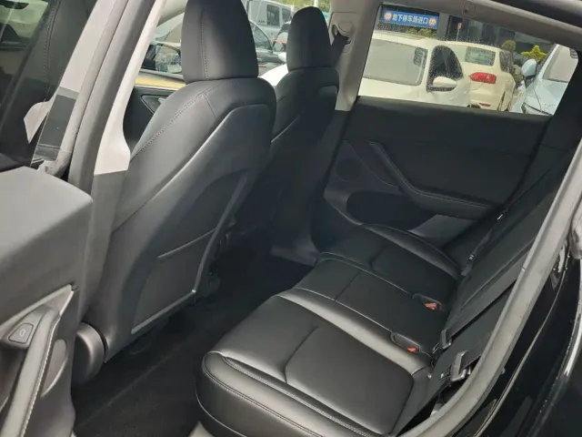 Tesla Model Y — Фото автомобиля 9