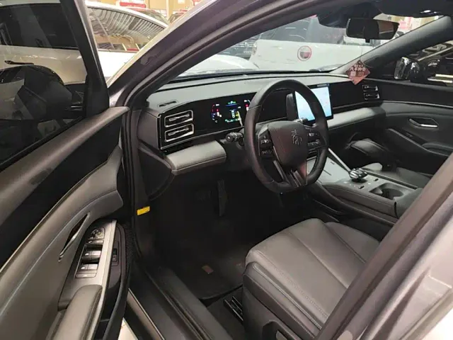 BYD Qin L — Фото автомобиля 15