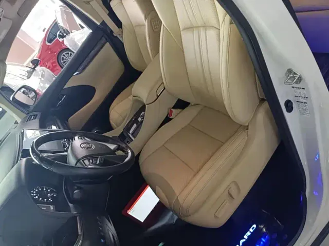 Toyota Alphard — Фото автомобиля 14