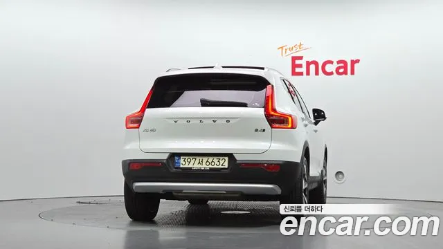 Volvo XC40 — Фото автомобиля 4