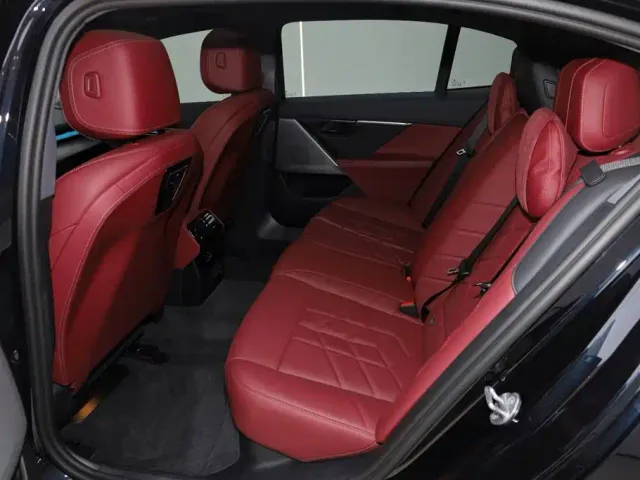 BMW BMW i5 2024 eDrive 35L M Sport Package — Фото автомобиля 23