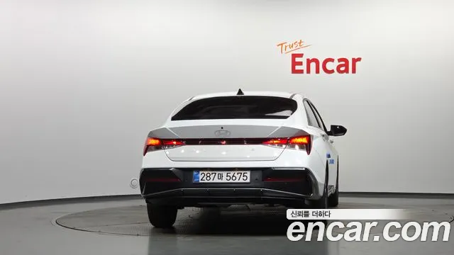 Hyundai AVANTE — Фото автомобиля 2