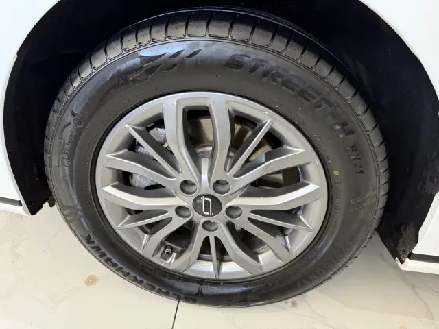 Bestune Besturn M9 — Фото автомобиля 21