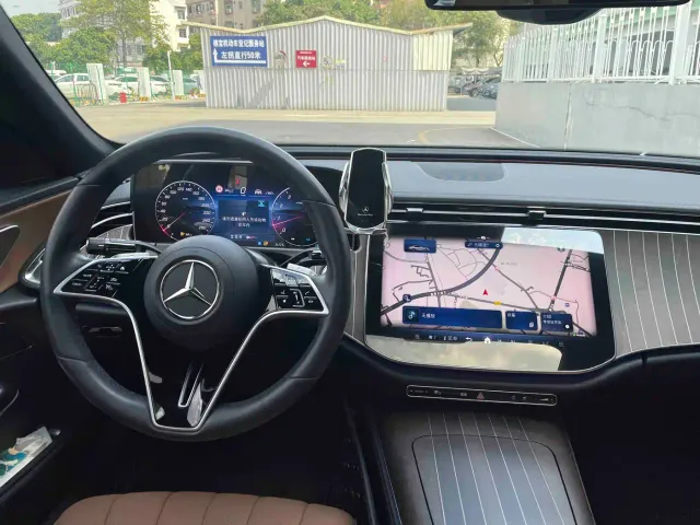 Mercedes-Benz E-Class — Фото автомобиля 3