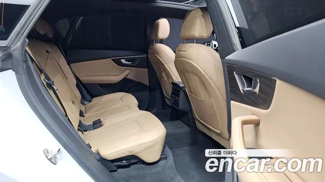 Audi Q8 — Фото автомобиля 12