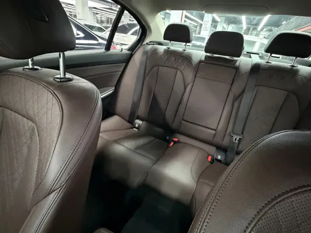 BMW 3 Series — Фото автомобиля 10