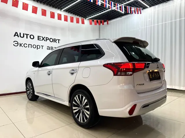 Mitsubishi Outlander — Фото автомобиля 6