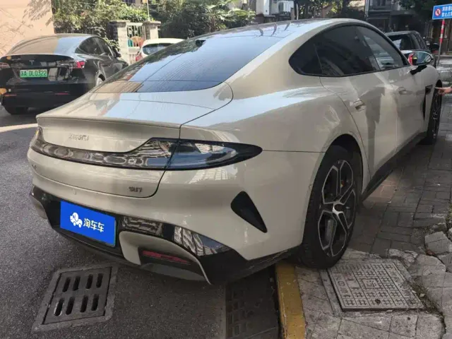 Xiaomi SU7 — Фото автомобиля 2