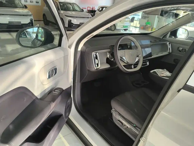 Leapmotor B10 — Фото автомобиля 15