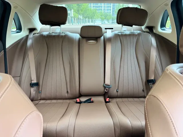 Mercedes-Benz E-Class — Фото автомобиля 14