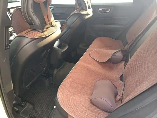 Volvo XC60 — Фото автомобиля 18