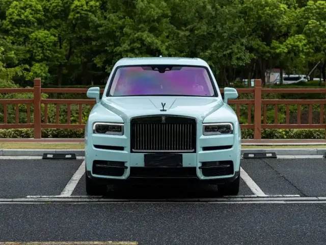 Rolls-Royce Cullinan — Фото автомобиля 2