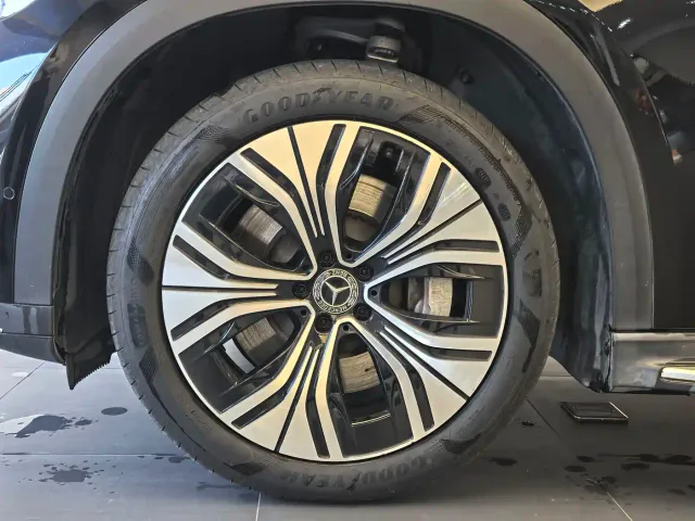 Mercedes-Benz EQE SUV — Фото автомобиля 9