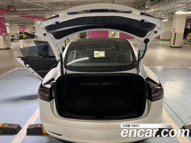 Tesla Model 3 — Фото автомобиля 17