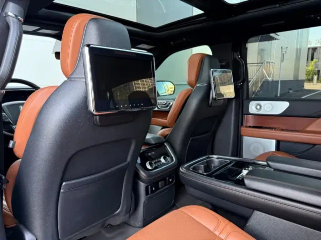Lincoln Navigator — Фото автомобиля 20