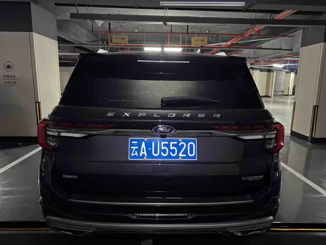 Ford Explorer — Фото автомобиля 3