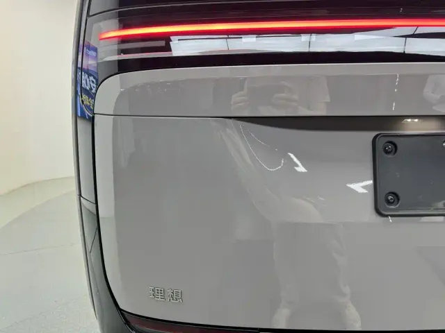 Li Auto MEGA — Фото автомобиля 8