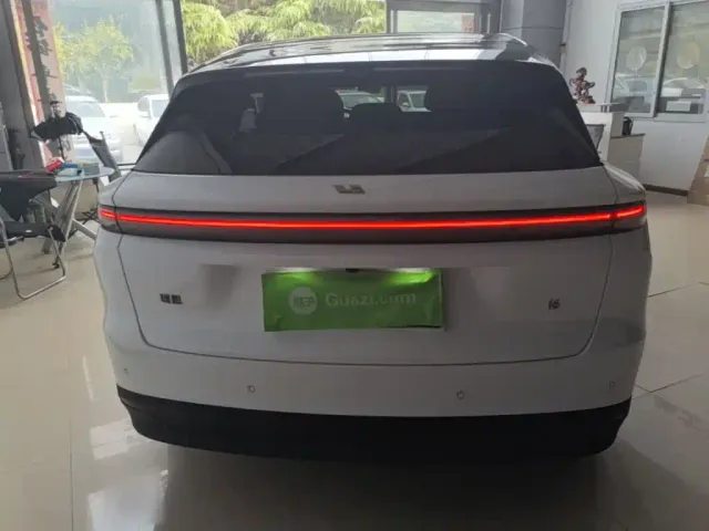 Li Auto i6 — Фото автомобиля 5