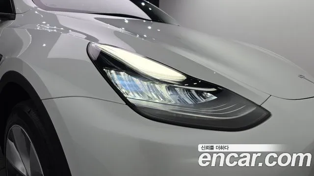 Tesla Model Y — Фото автомобиля 22