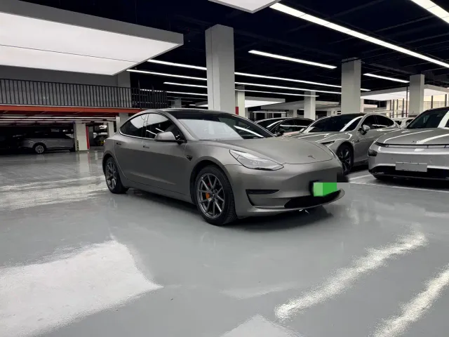 Tesla Model 3 — Фото автомобиля 3