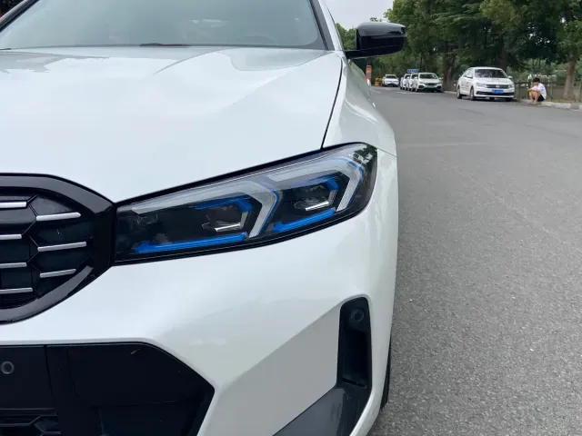 BMW 3 Series — Фото автомобиля 10