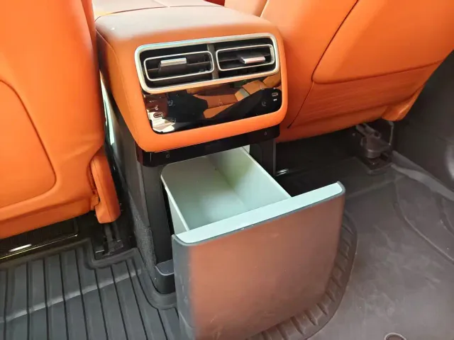 Li Auto L7 — Фото автомобиля 14