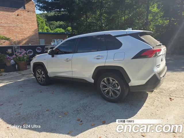 Toyota RAV4 Generation 5 — Фото автомобиля 2