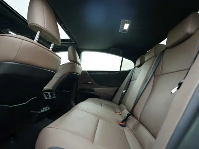 Lexus ES — Фото автомобиля 22