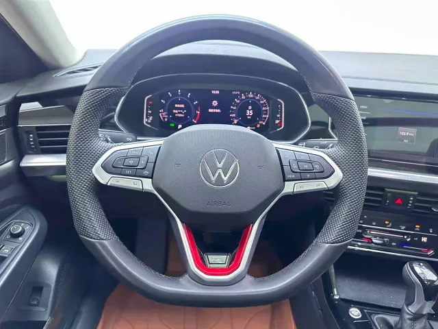 Volkswagen Passat — Фото автомобиля 11