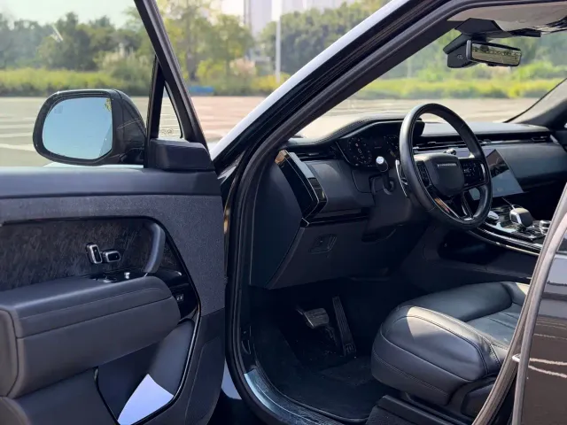 Land Rover Range Rover Sport — Фото автомобиля 7