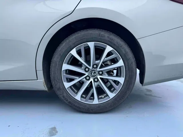 Lexus ES — Фото автомобиля 9
