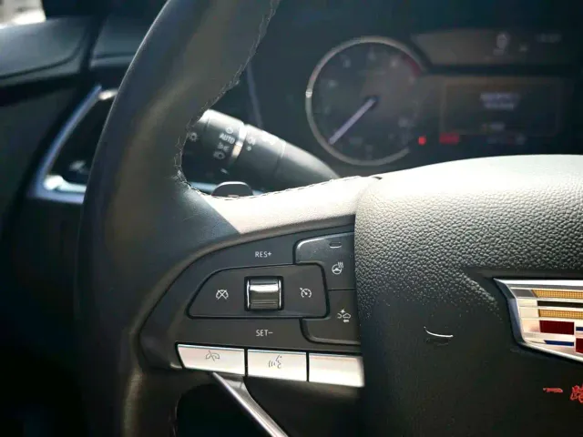 Cadillac XT6 — Фото автомобиля 2