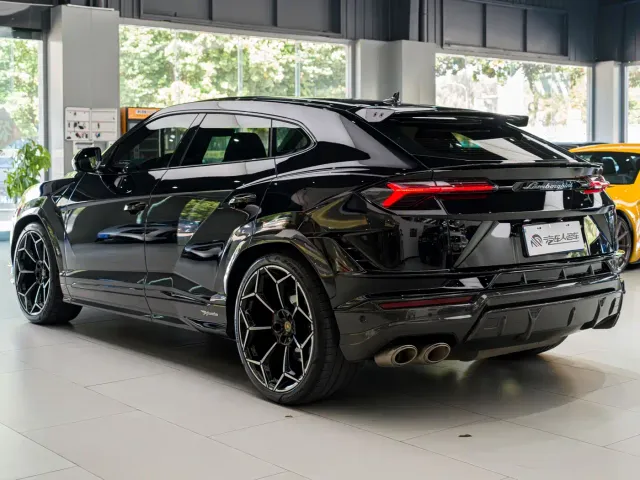 Lamborghini Urus — Фото автомобиля 17