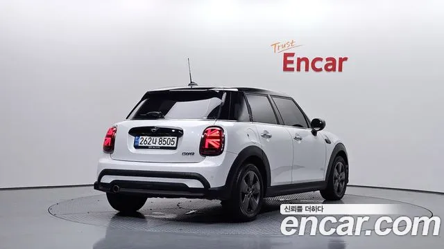 Mini Cooper Cooper 5 дверей Classic — Фото автомобиля 2
