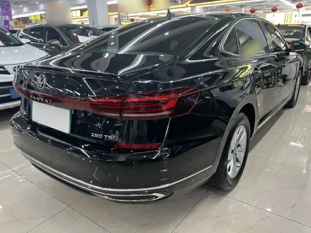 Volkswagen Passat — Фото автомобиля 5