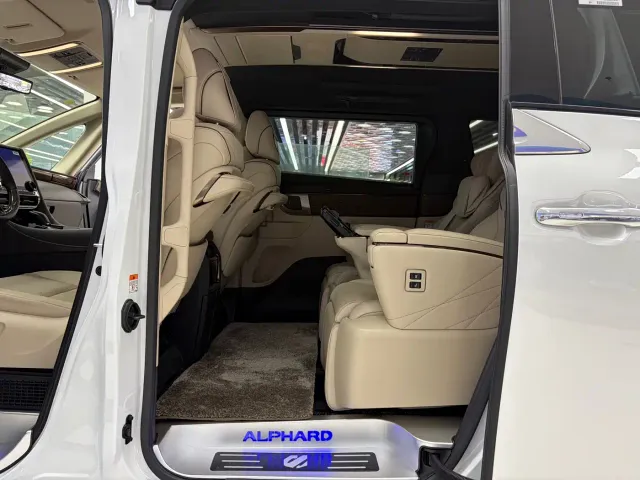 Toyota Alphard — Фото автомобиля 7