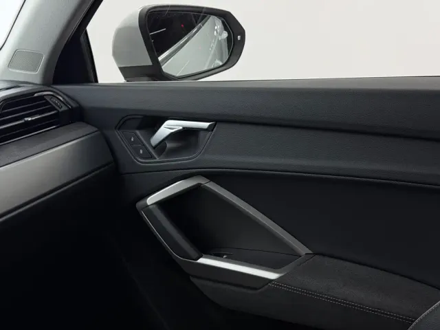 Audi Q3 — Фото автомобиля 9