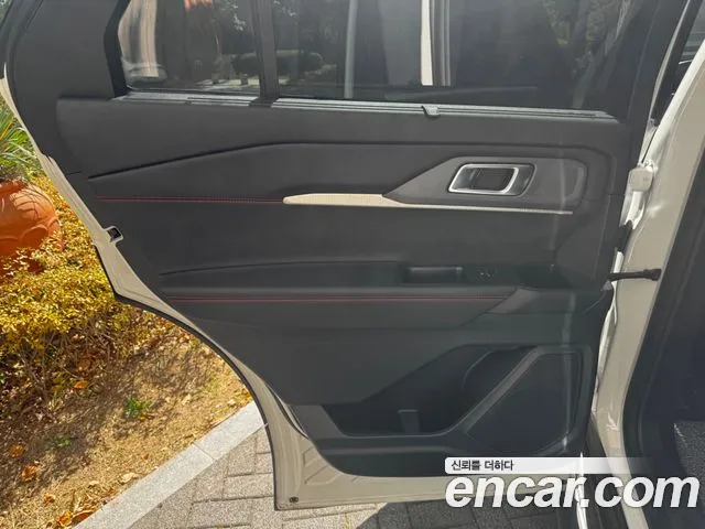Ford Explorer — Фото автомобиля 12