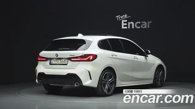 BMW 1 Series F40 — Фото автомобиля 2